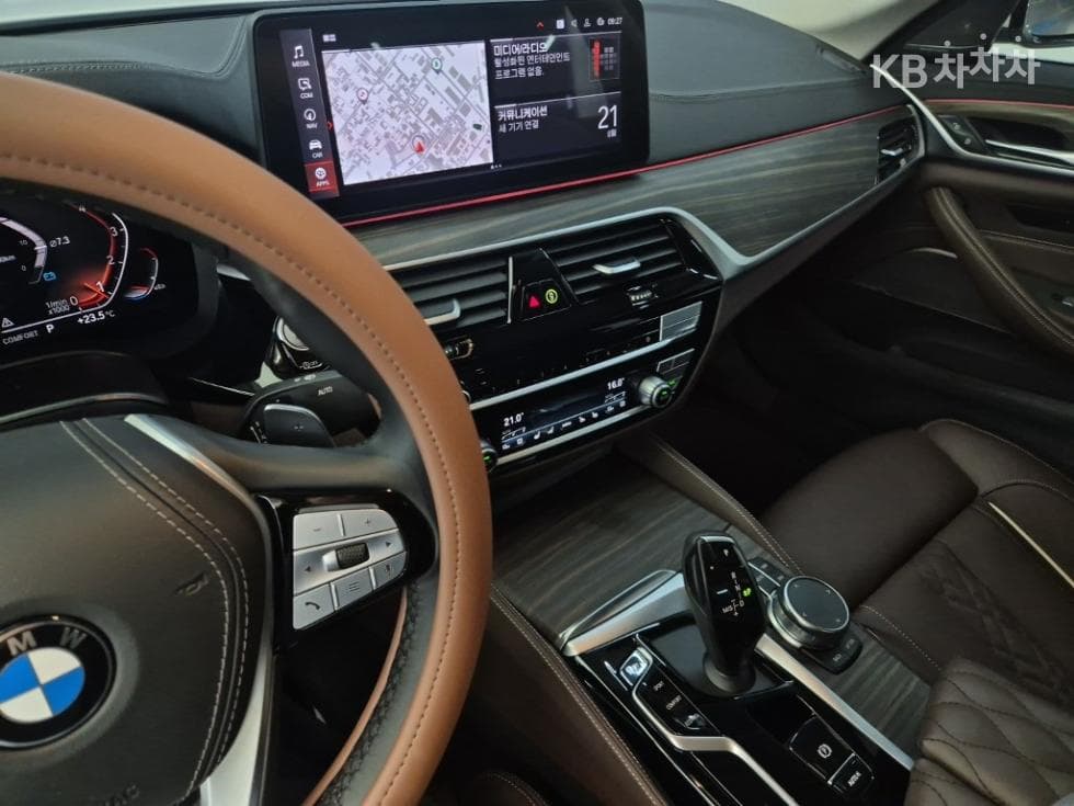 BMW - 5-Series | All New 530 Luxury 10