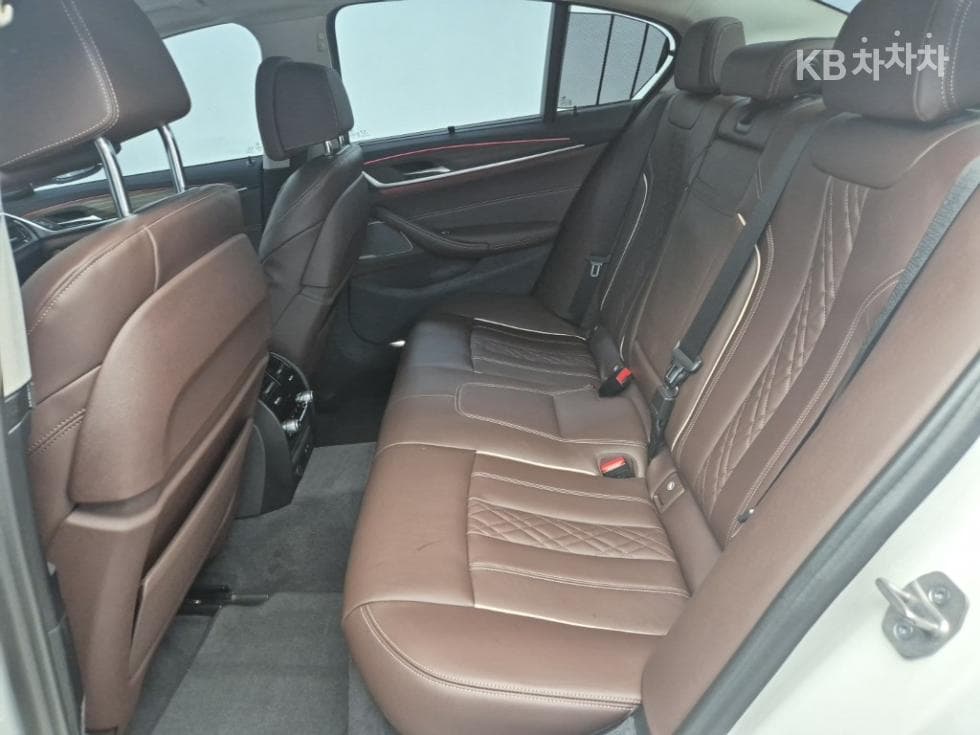 BMW - 5-Series | All New 530 Luxury 12