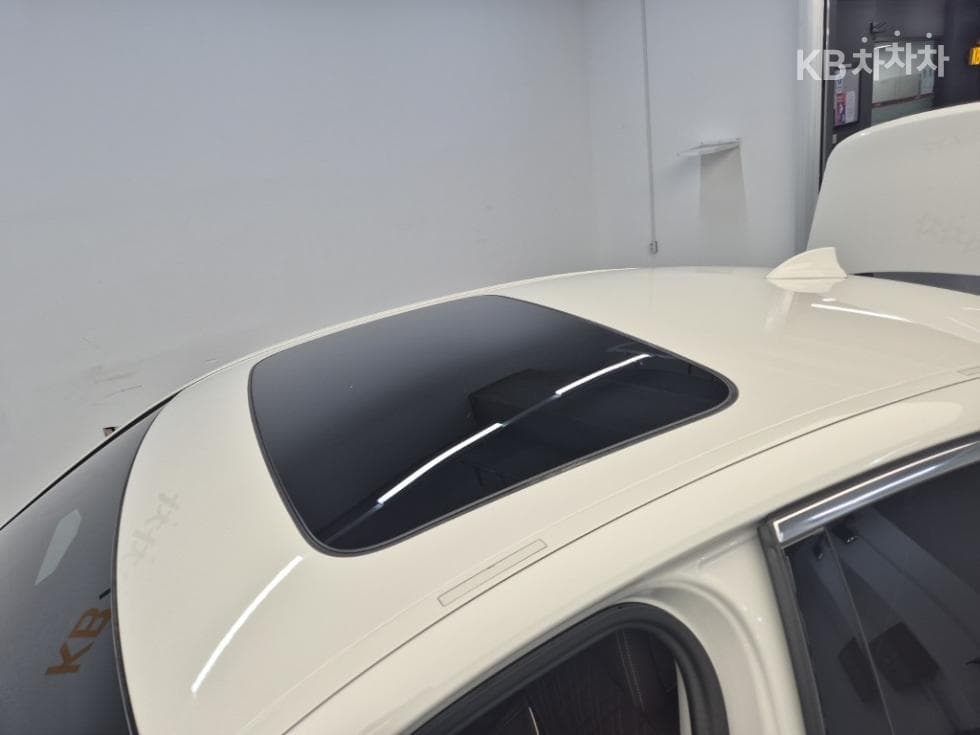 BMW - 5-Series | All New 530 Luxury 13