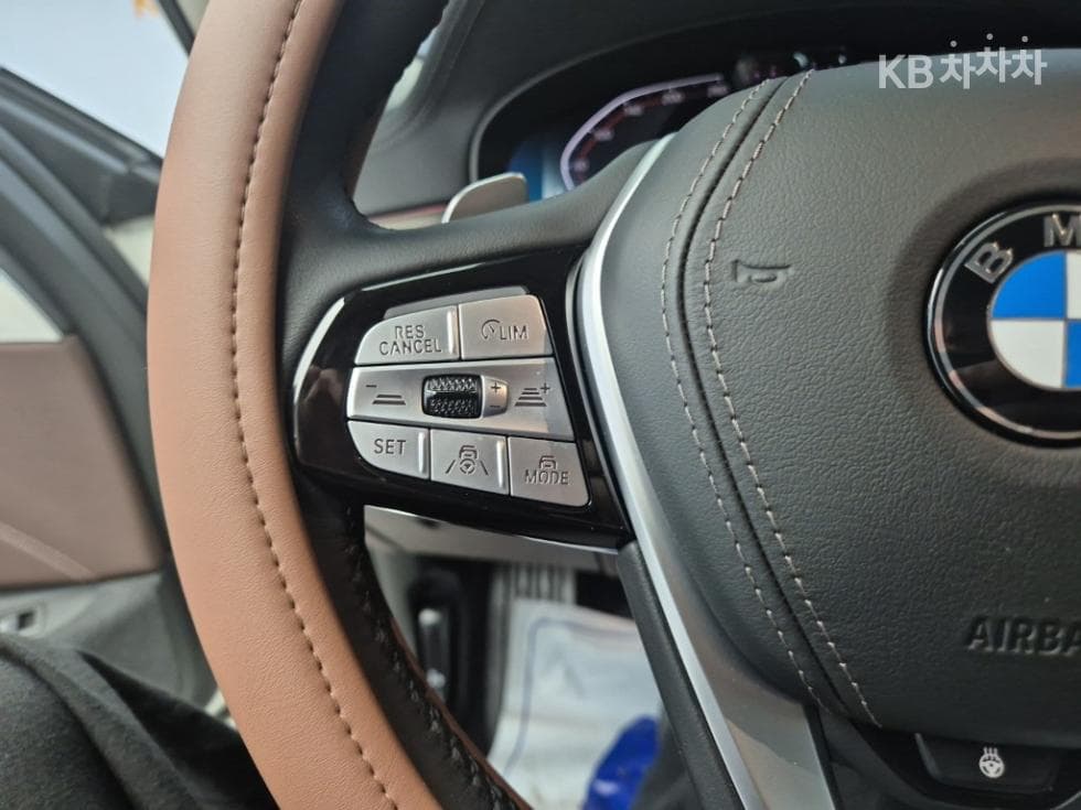 BMW - 5-Series | All New 530 Luxury 16
