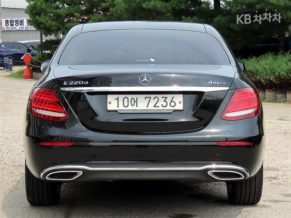 Mercedes-Benz - E-Class | E220 4MATIC Avantgarde 4