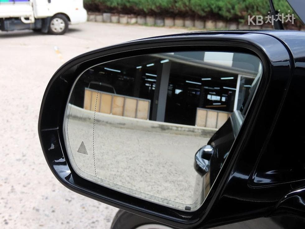 Mercedes-Benz - E-Class | E220 4MATIC Avantgarde 5