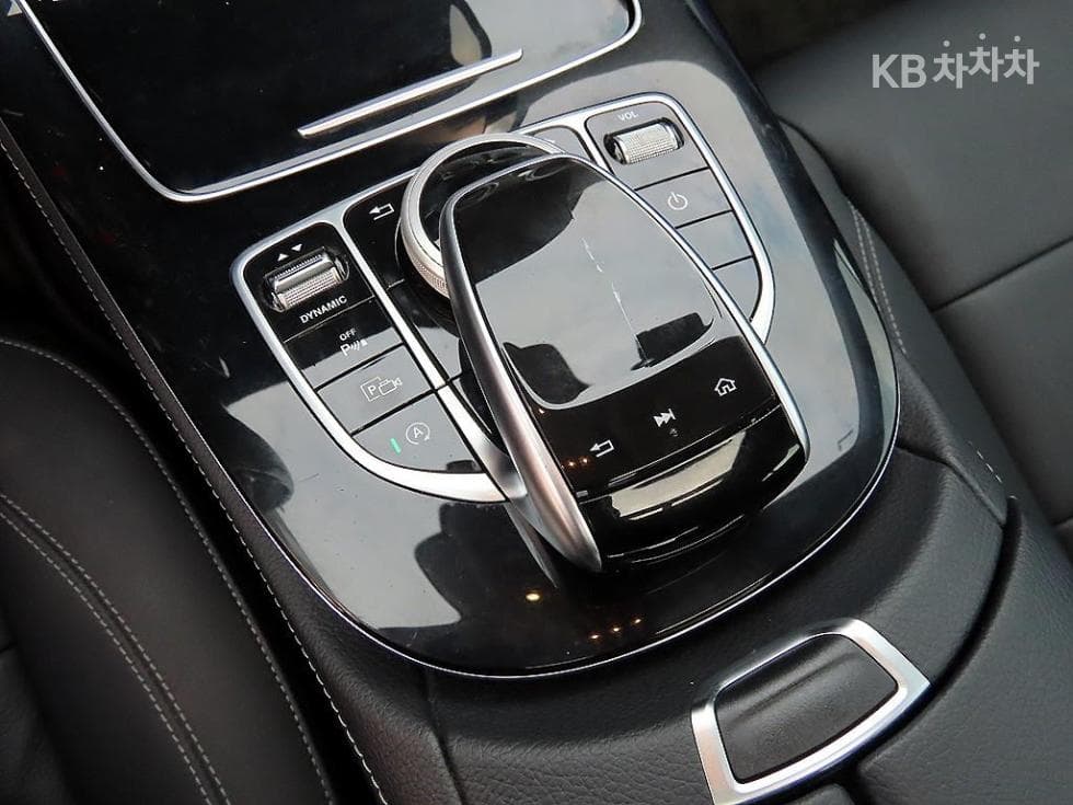 Mercedes-Benz - E-Class | E220 4MATIC Avantgarde 13