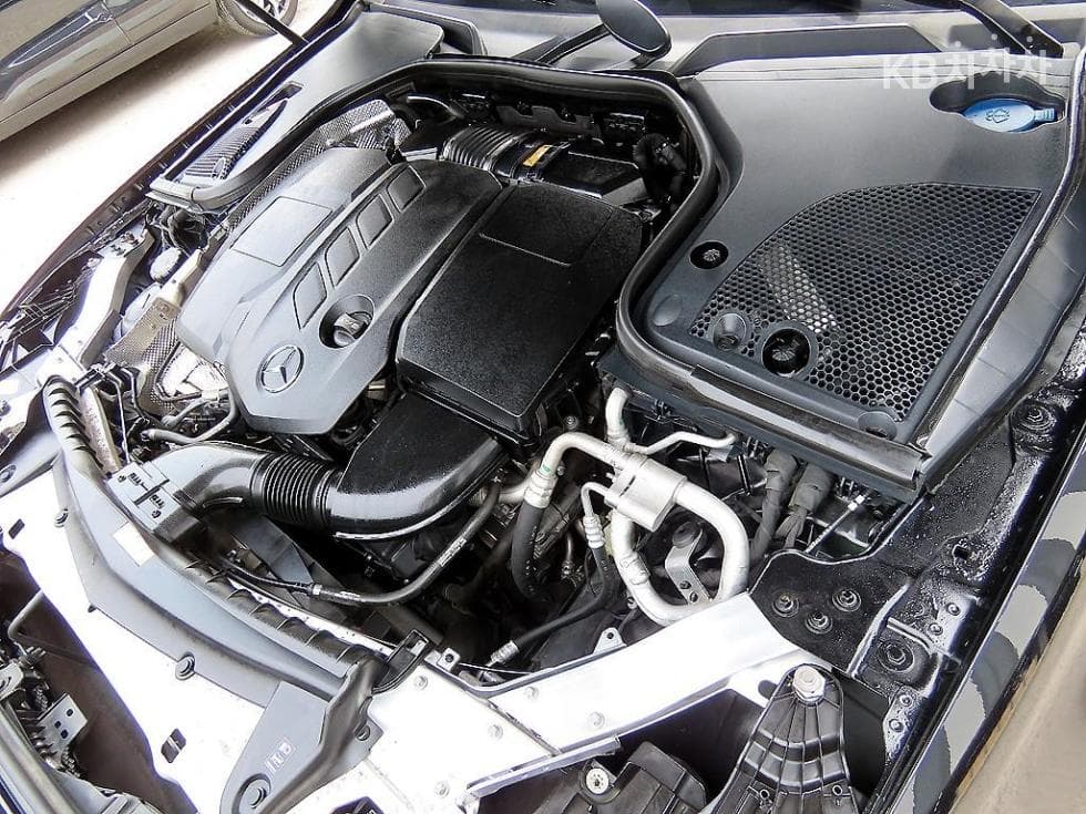 Mercedes-Benz - E-Class | E220 4MATIC Avantgarde 19