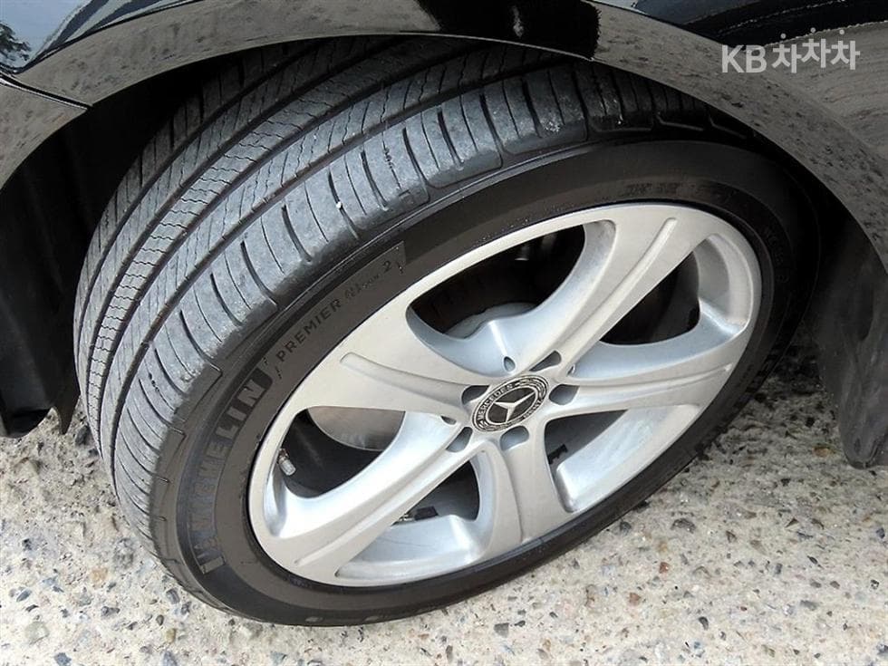 Mercedes-Benz - E-Class | E220 4MATIC Avantgarde 20