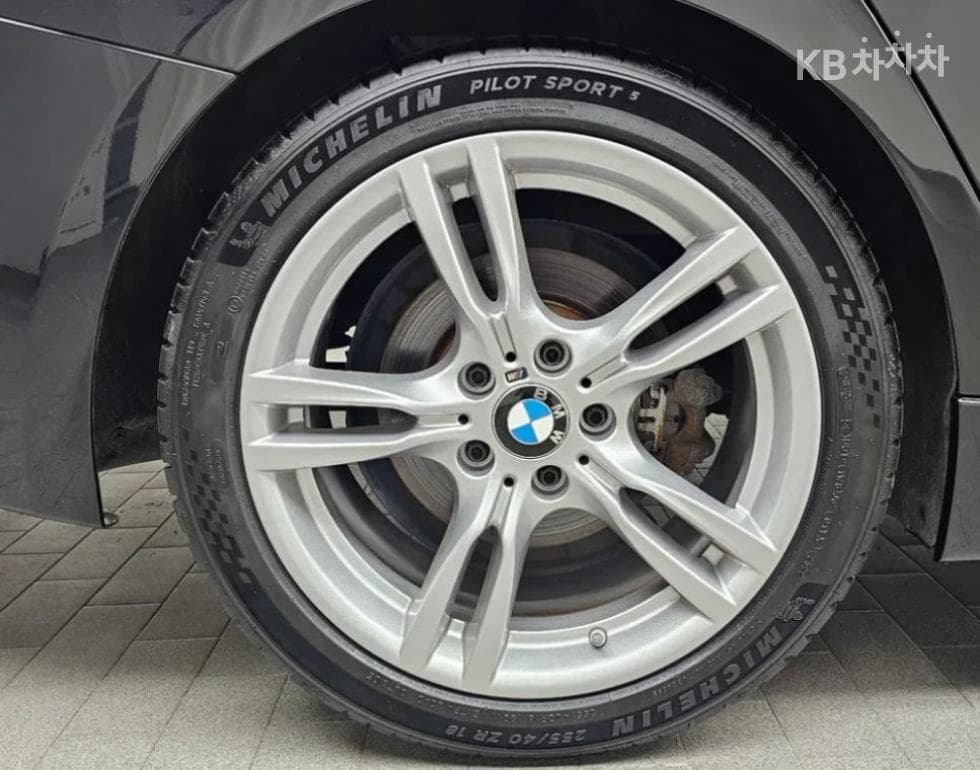 BMW - 3-Series | New 330 F30 Edition 5