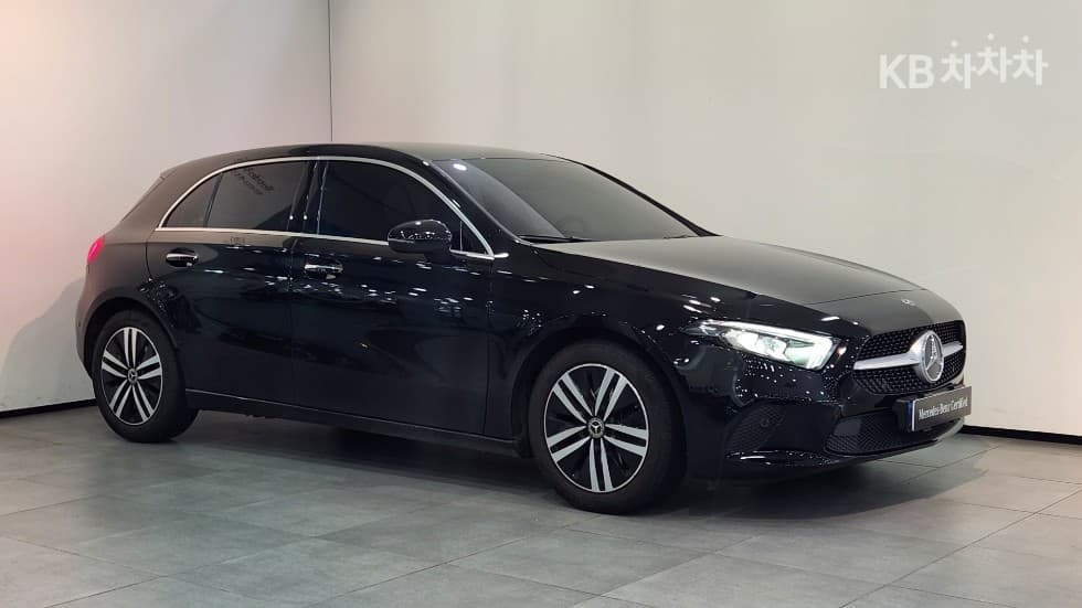 Mercedes-Benz - A-Class | A220 Hatchback Base 3