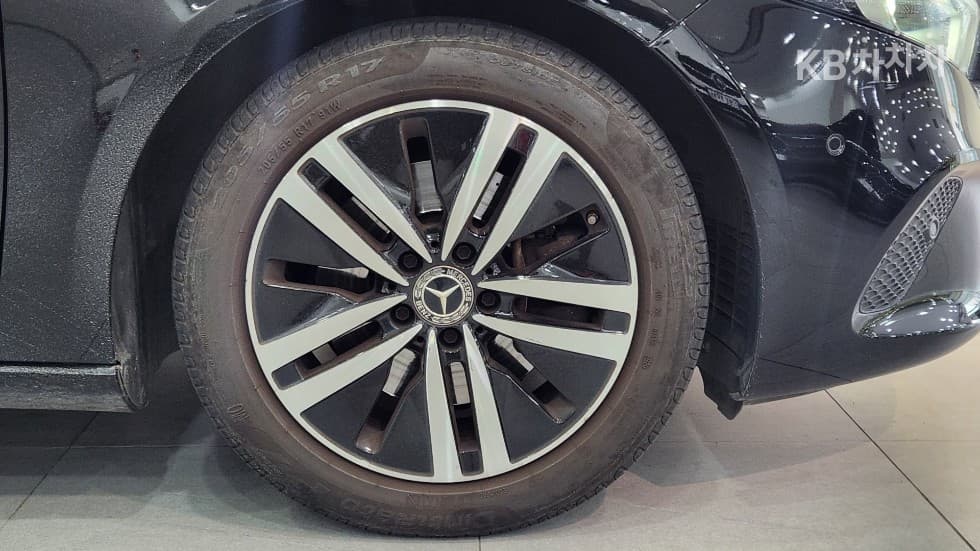 Mercedes-Benz - A-Class | A220 Hatchback Base 5
