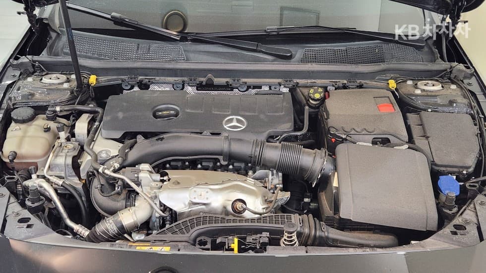 Mercedes-Benz - A-Class | A220 Hatchback Base 6