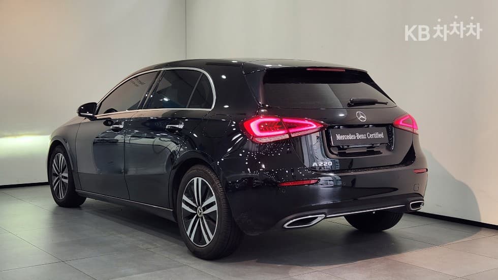 Mercedes-Benz - A-Class | A220 Hatchback Base 8