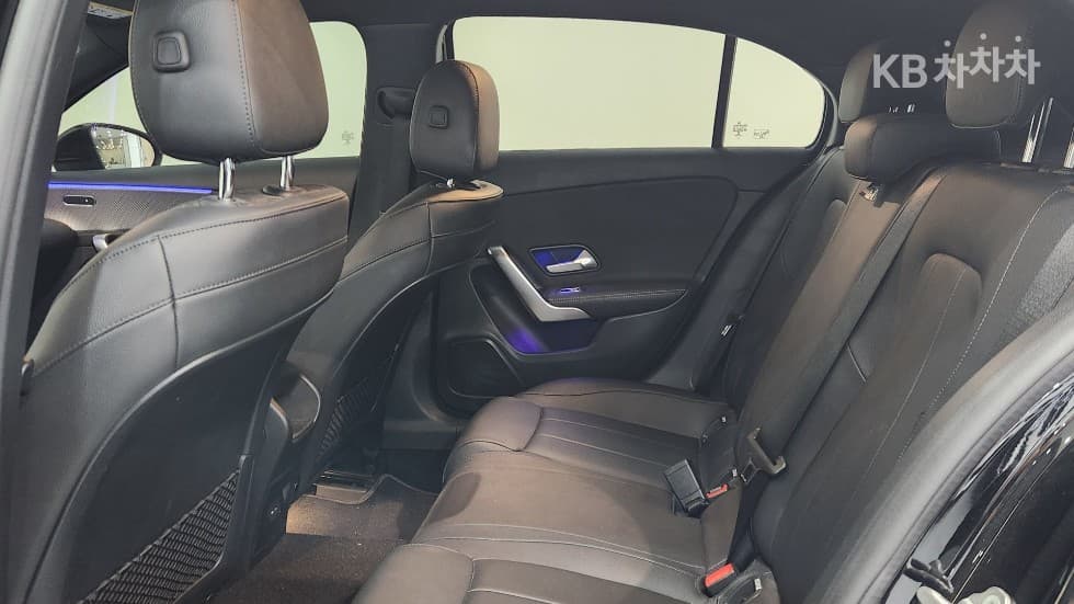 Mercedes-Benz - A-Class | A220 Hatchback Base 12