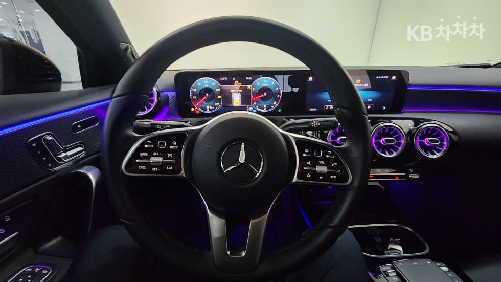 Mercedes-Benz - A-Class | A220 Hatchback Base 14