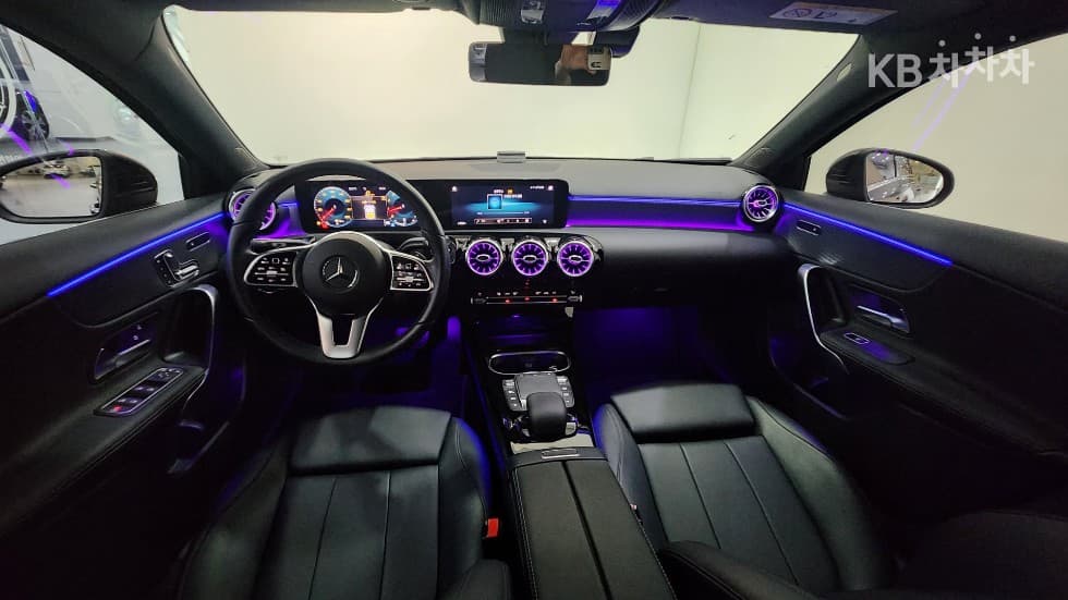 Mercedes-Benz - A-Class | A220 Hatchback Base 17
