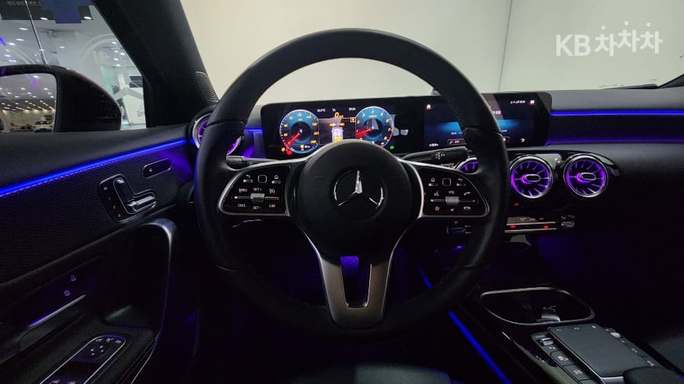 Mercedes-Benz - A-Class | A220 Hatchback Base 19