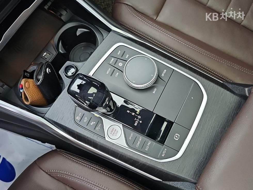 بي إم دبليو - 3-Series | 320 Luxury Line 8