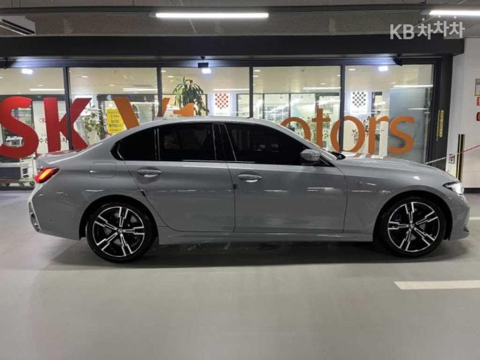 بي إم دبليو - 3-Series | 320 M Sport 3