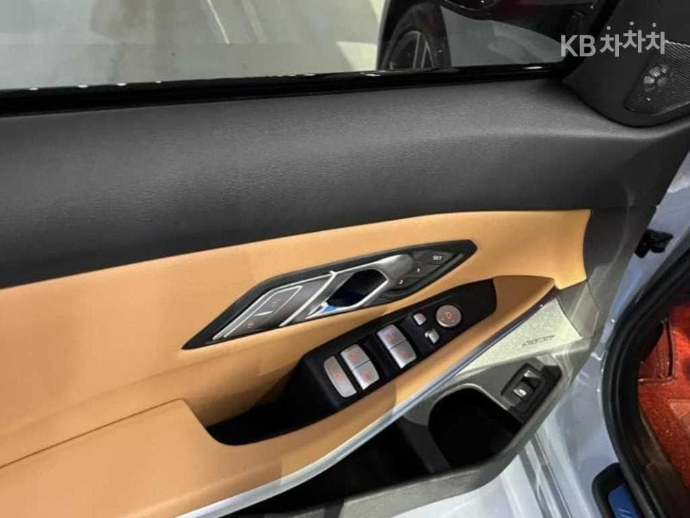 بي إم دبليو - 3-Series | 320 M Sport 15