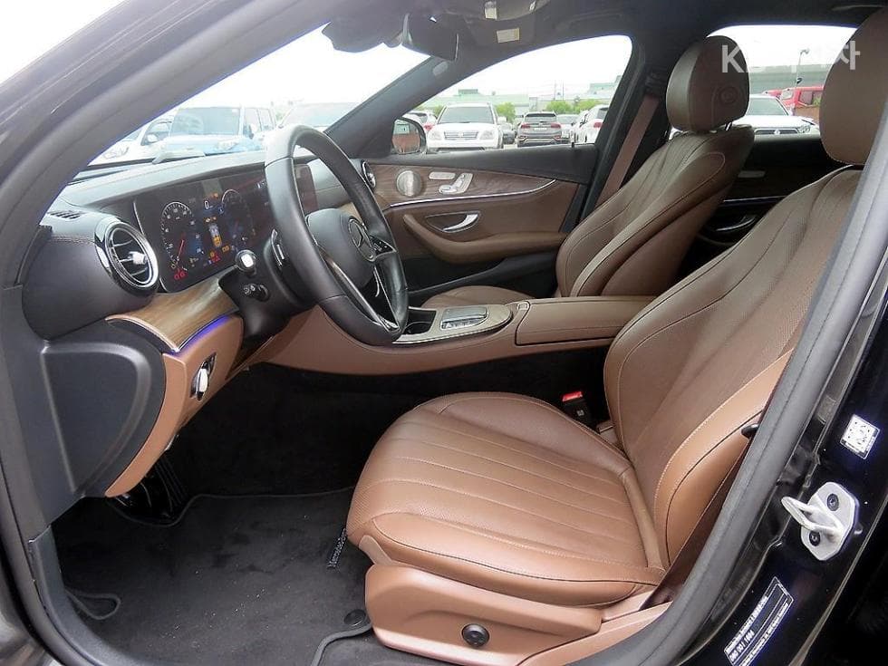مرسيدس - E-Class | E300 4MATIC Exclusive 6
