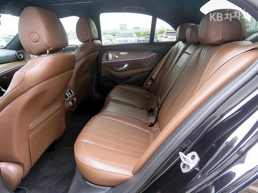 مرسيدس - E-Class | E300 4MATIC Exclusive 7