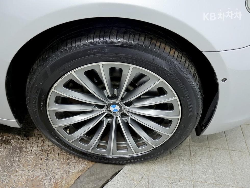 بي إم دبليو - 7-Series | New 750Li xDrive F02(11~) 8