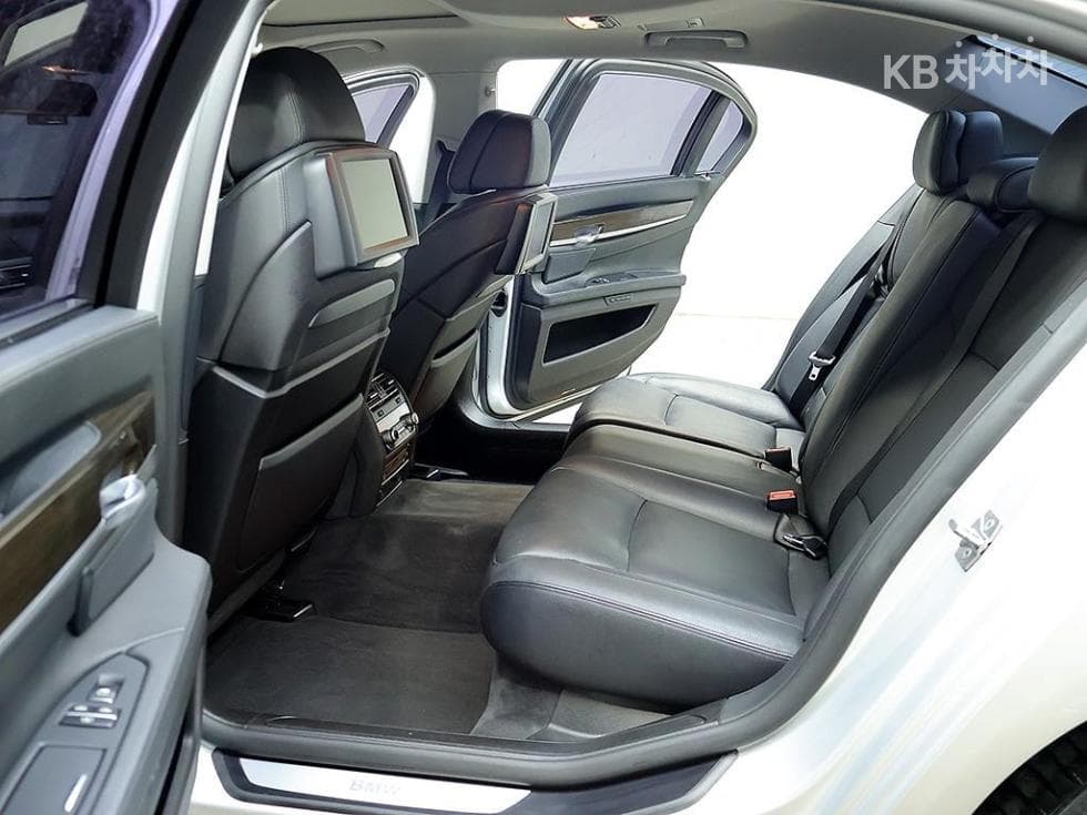 بي إم دبليو - 7-Series | New 750Li xDrive F02(11~) 12