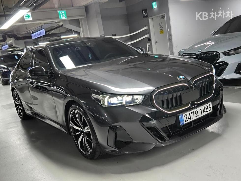 BMW - 5-Series | New 530 xDrive M Sport 2
