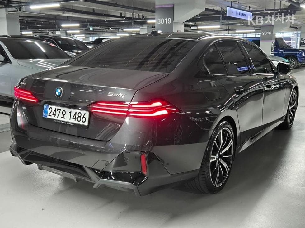 BMW - 5-Series | New 530 xDrive M Sport 3