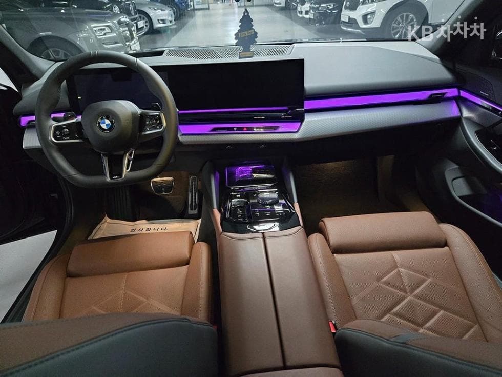 BMW - 5-Series | New 530 xDrive M Sport 9