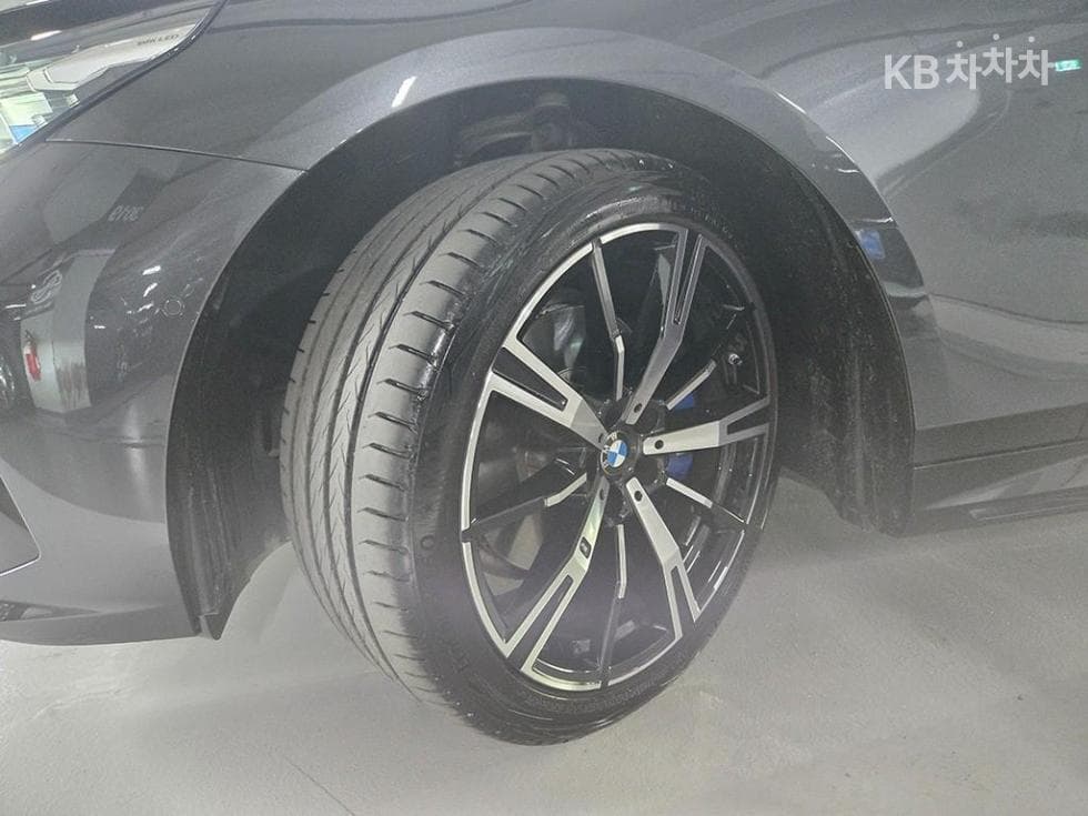 BMW - 5-Series | New 530 xDrive M Sport 20