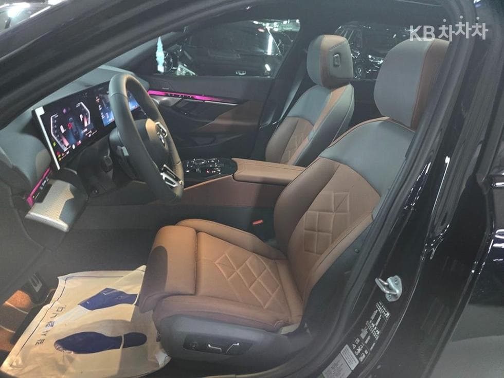 BMW - 5-Series | New 530 xDrive M Sport 5