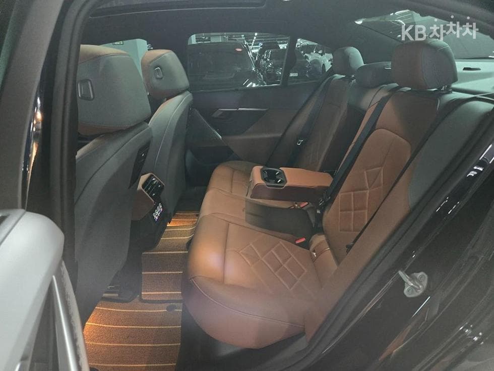 BMW - 5-Series | New 530 xDrive M Sport 6