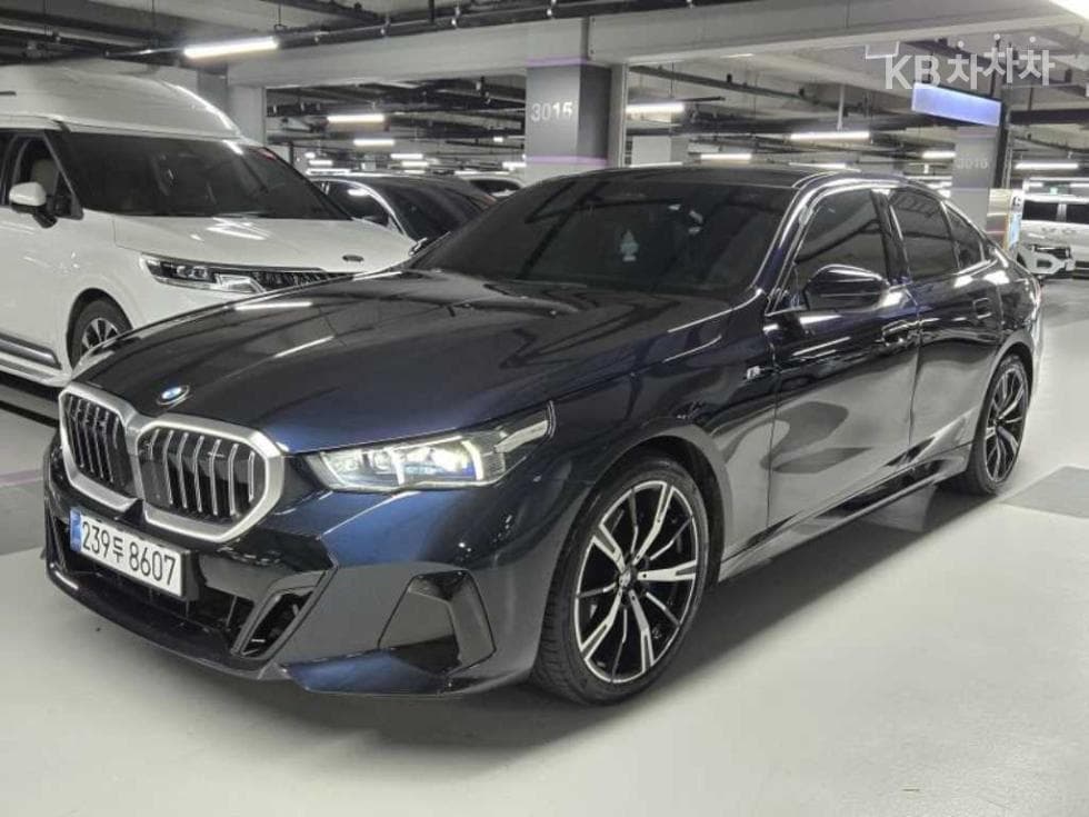 BMW - 5-Series | New 530 xDrive M Sport 2