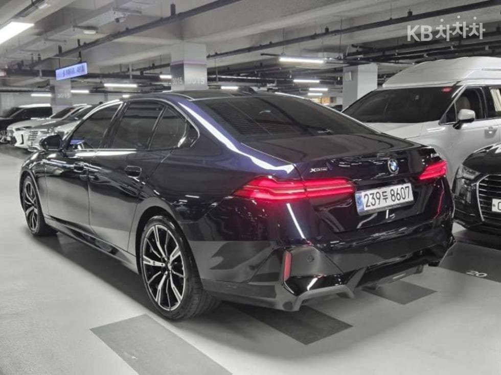 BMW - 5-Series | New 530 xDrive M Sport 3