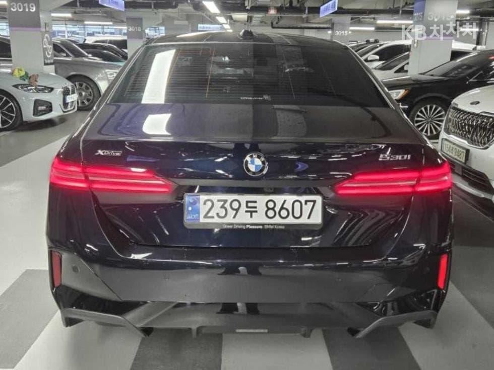 BMW - 5-Series | New 530 xDrive M Sport 4