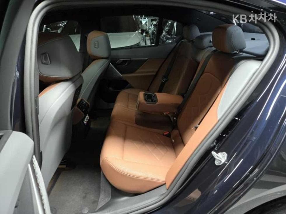 BMW - 5-Series | New 530 xDrive M Sport 6
