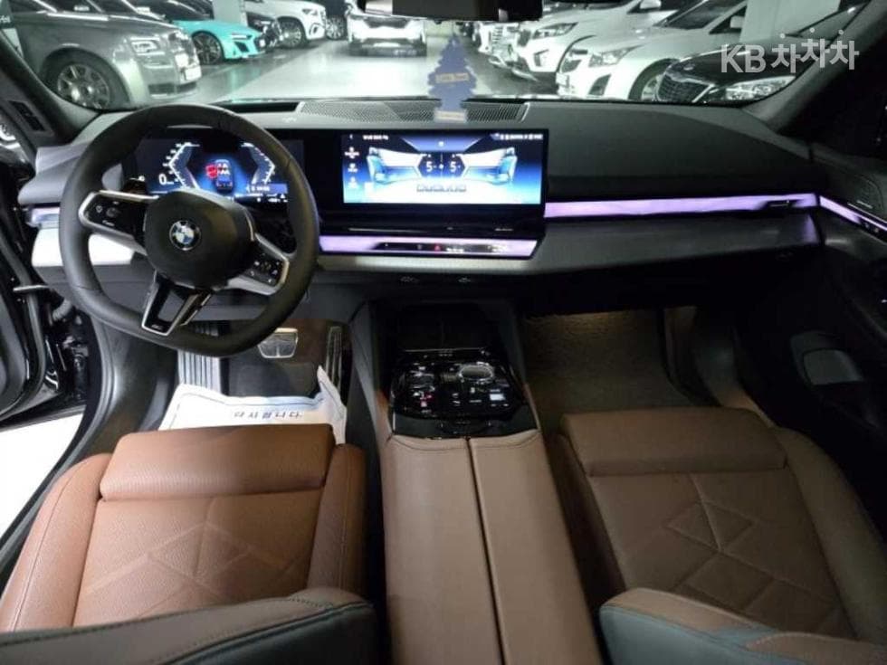 BMW - 5-Series | New 530 xDrive M Sport 9