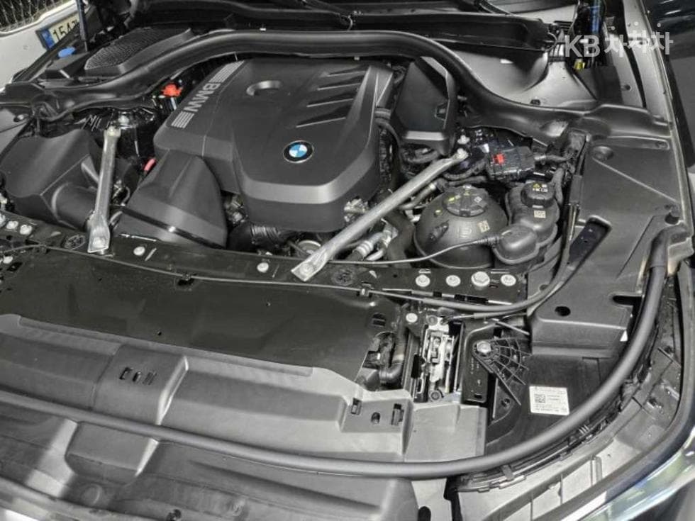 BMW - 5-Series | New 530 xDrive M Sport 19