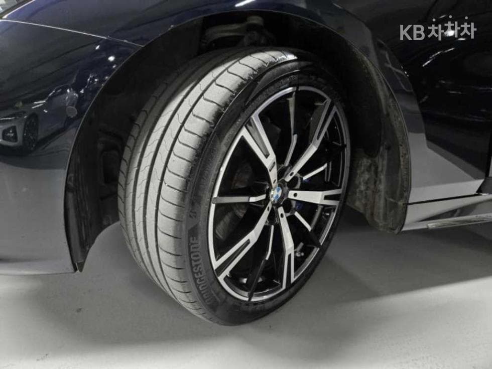 BMW - 5-Series | New 530 xDrive M Sport 20