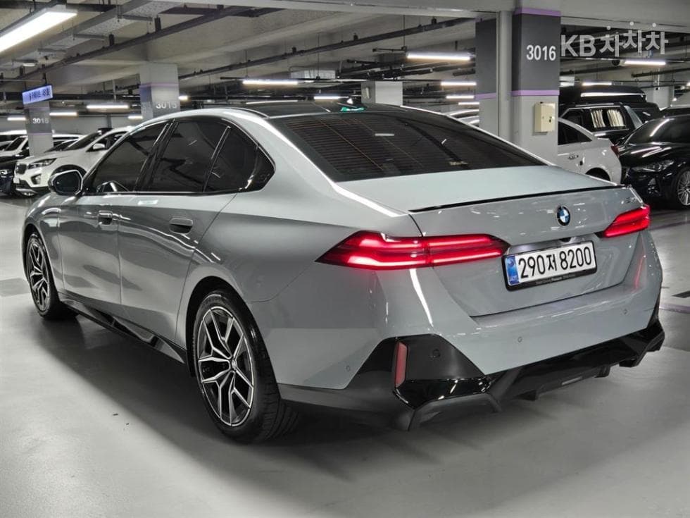 BMW - 5-Series | New 520 SE 3