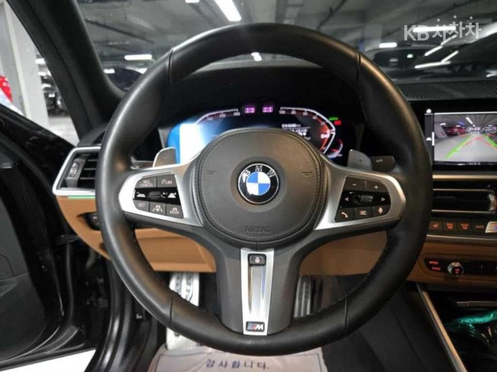 BMW - 3-Series | 320 M Sport Package 7