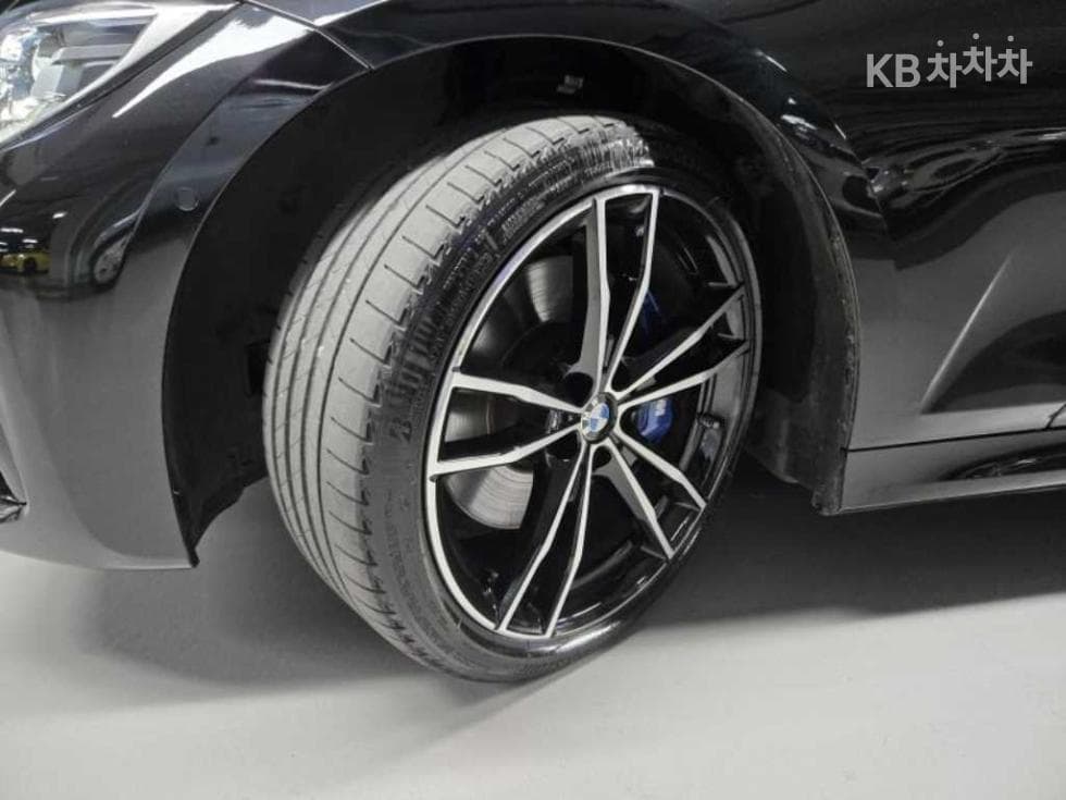 BMW - 3-Series | 320 M Sport Package 19