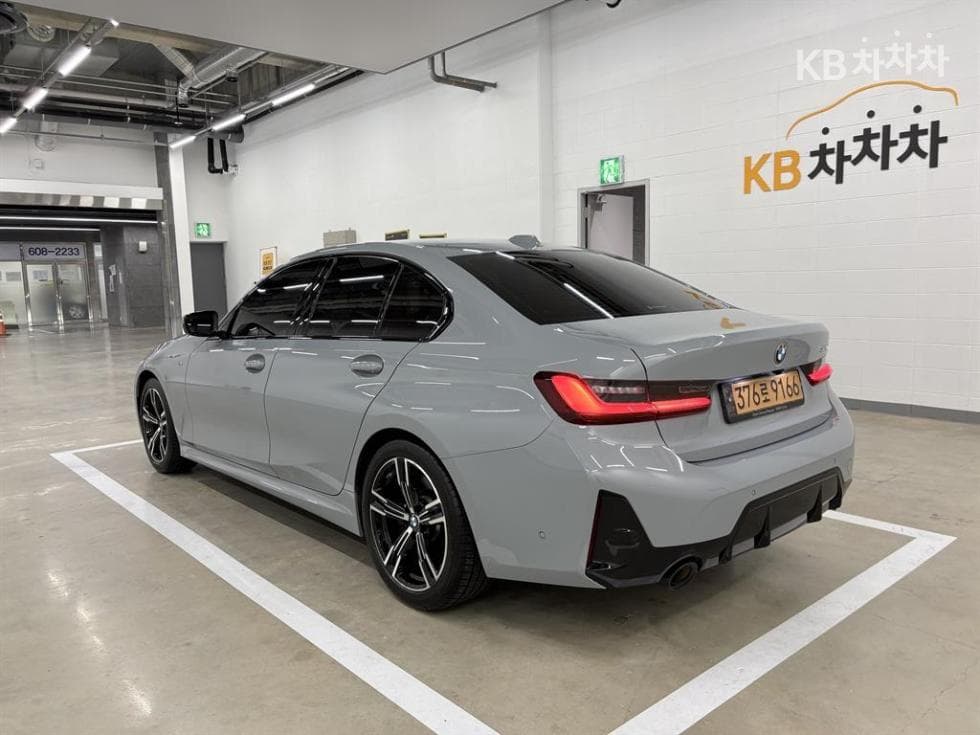 بي إم دبليو - 3-Series | 320 M Sport 6