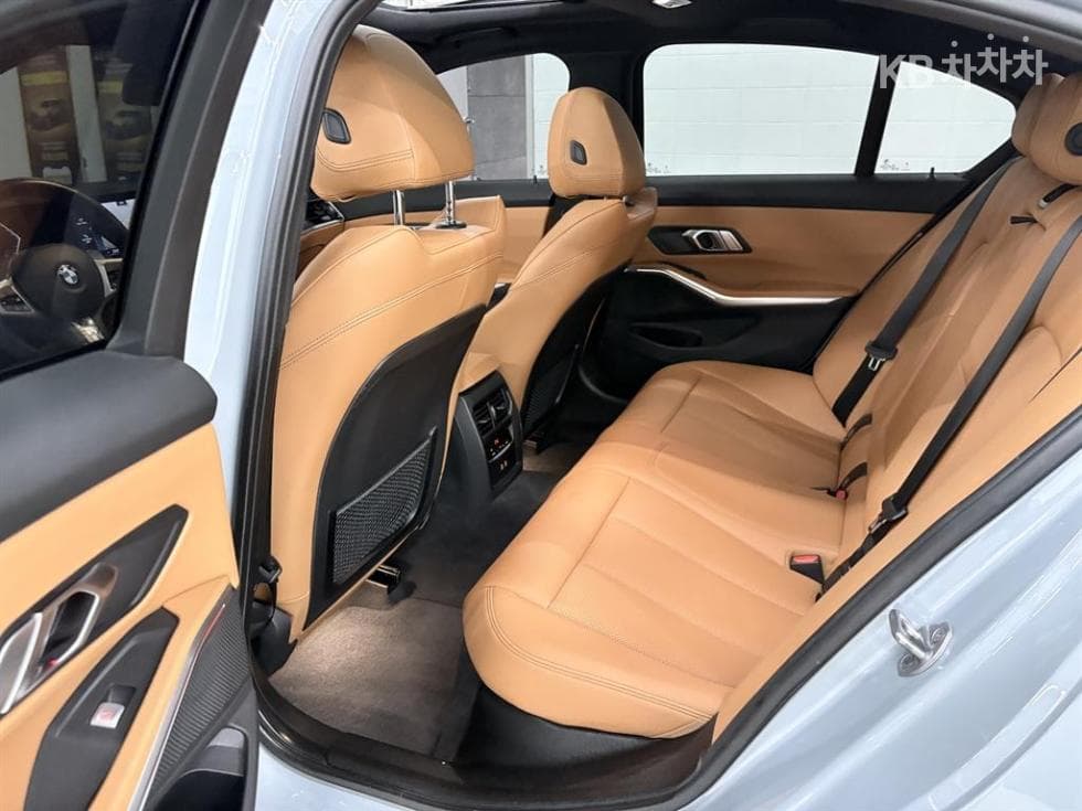 بي إم دبليو - 3-Series | 320 M Sport 8