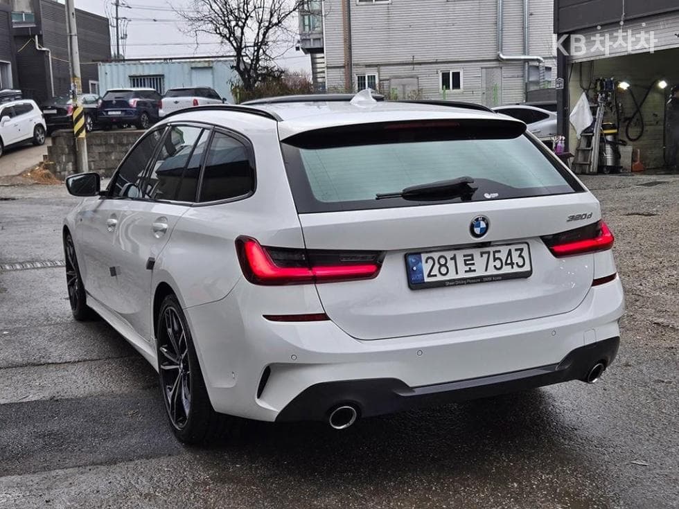 BMW - 3-Series | 320 Touring M Sport Package 3