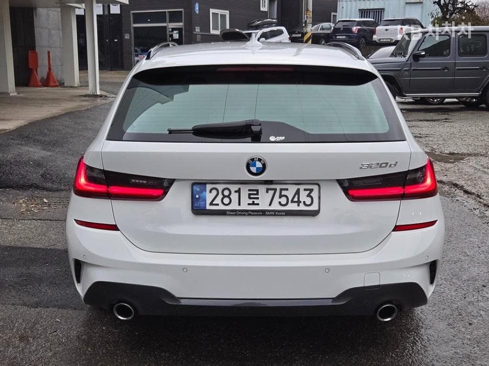 BMW - 3-Series | 320 Touring M Sport Package 4