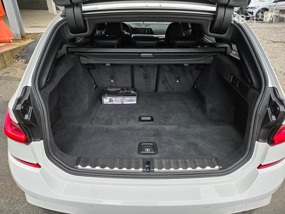 BMW - 3-Series | 320 Touring M Sport Package 16