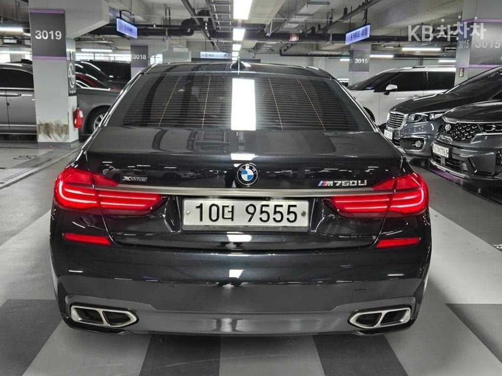 BMW - 7-Series | M760Li xDrive Base 4