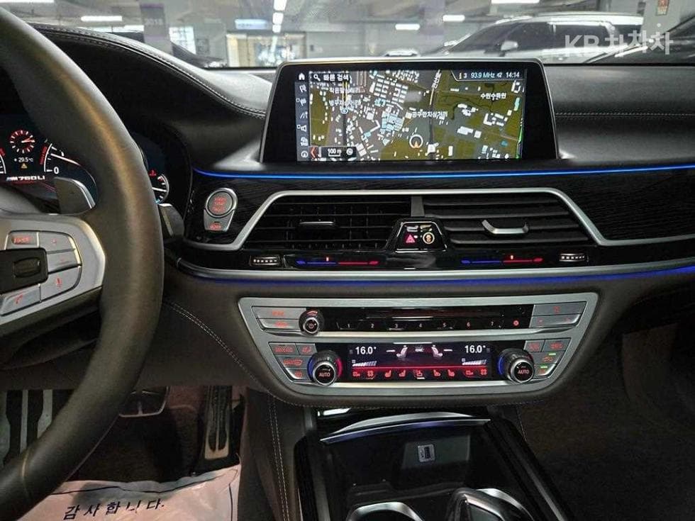 BMW - 7-Series | M760Li xDrive Base 11
