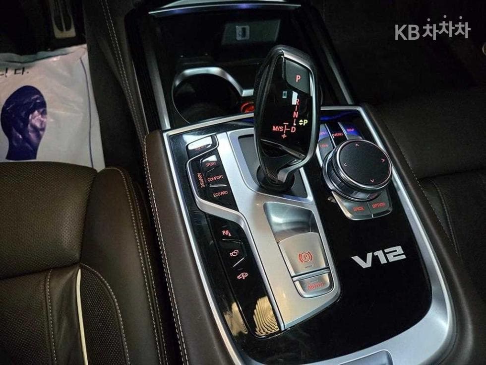 BMW - 7-Series | M760Li xDrive Base 12