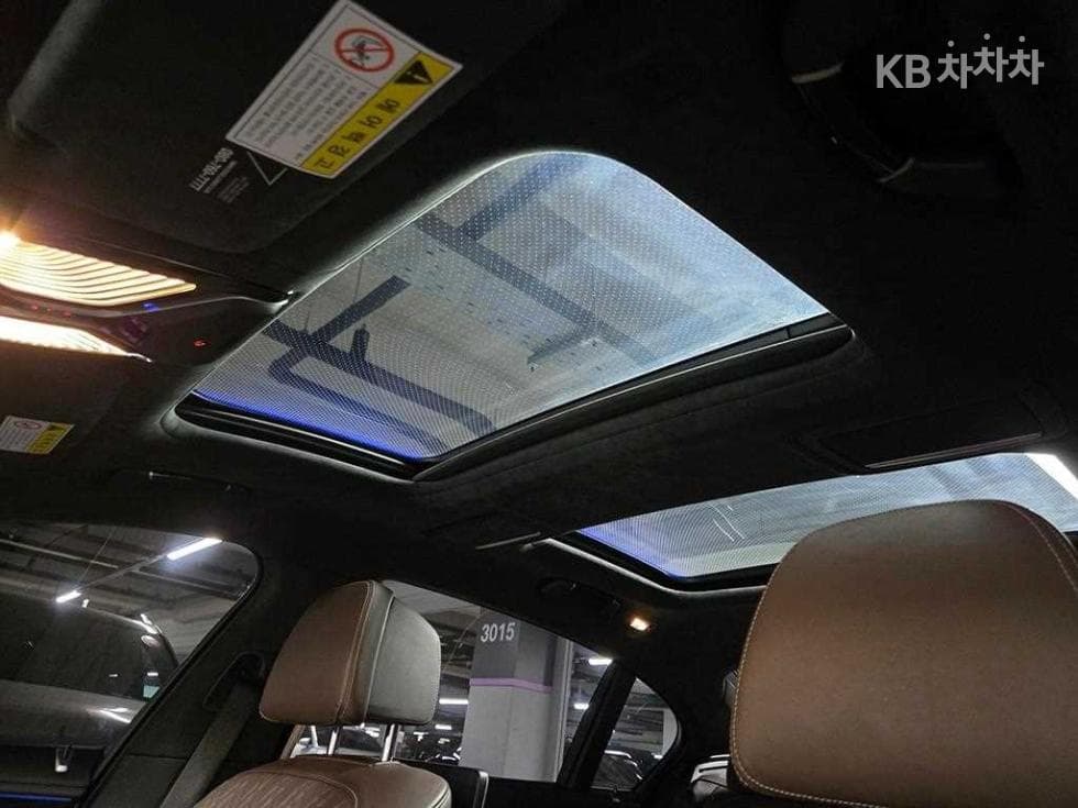 BMW - 7-Series | M760Li xDrive Base 16